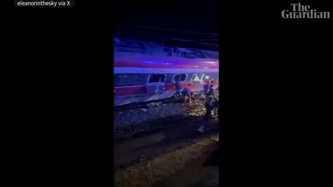 Video shows aftermath of high-speed train crash in southern Spain(360P)
